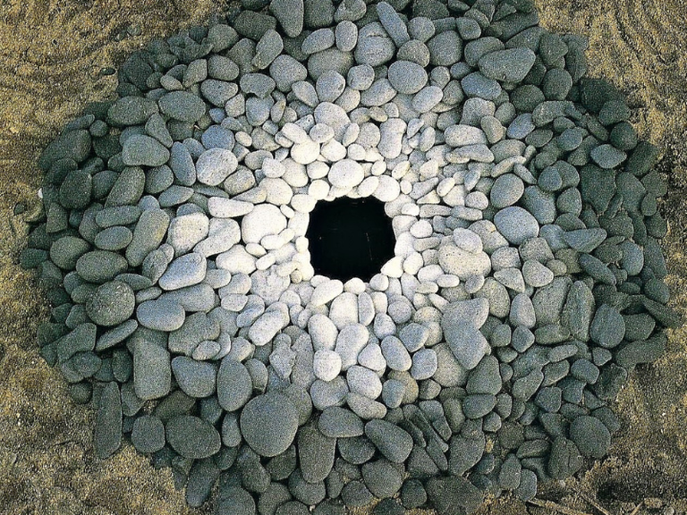 Andy Goldsworthy, cerchio di pietre grigie