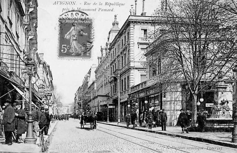 Avignone in una vecchia cartolina