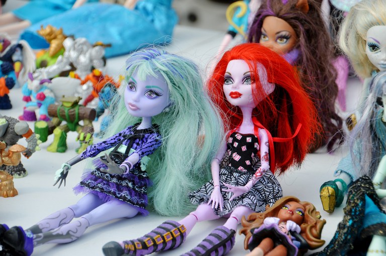 Bambole in vendita al vide-grenier di Hyères