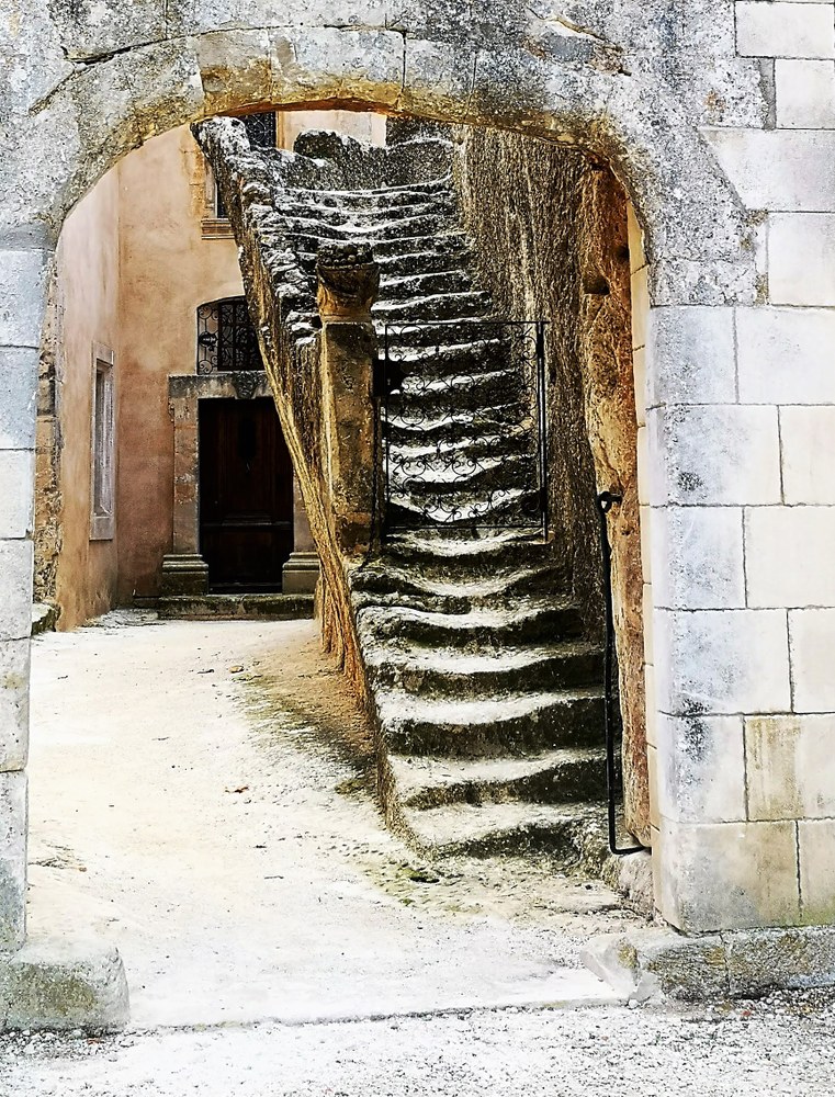 Château de Mille, per le antiche scale