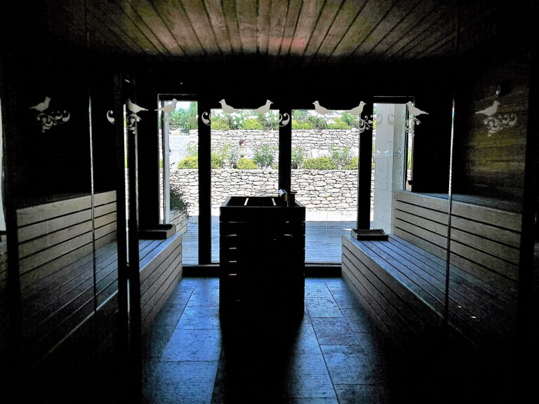 Domaine de la Coquillade, la sauna si affaccia sull'esterno