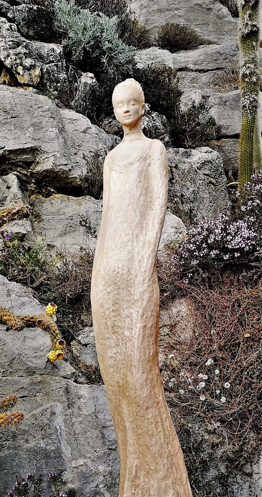 Èze, giardino esotico, statua di Jean-Philippe Rochard, figura femminile