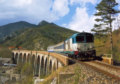 Ferrovia Cuneo-Ventimiglia-Nizza, viadotto in curva