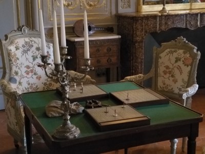 Hôtel de Caumont - Tavolino da gioco nella sala da musica