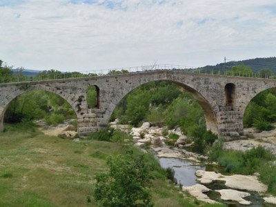 Il Pont Julien, di epoca romana, nei pressi di Apt