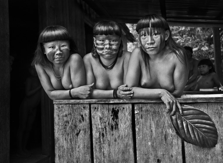 Indiennes Suruwahá, État d’Amazonas, Brésil, 2017 © Sebastião Salgado