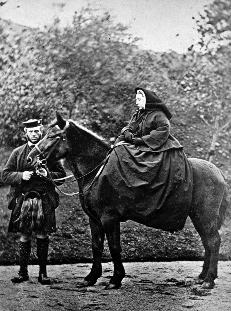 La regina Vittoria su 'Fyvie' e John Brown fotografati da George Washington Wilson