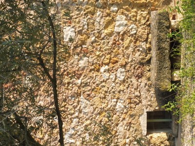 Le Barroux, Mas de la Lause, muro di pietra