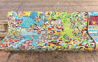 Marsiglia, Corniche Kennedy, la panchina decorata a mosaico