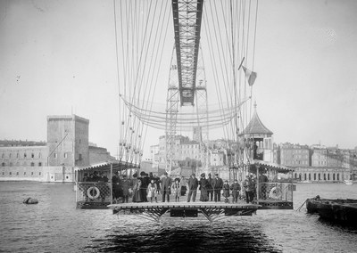 Marsiglia, la navicella del ponte trasportatore