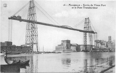 Marsiglia, l'uscita dal Vieux-Port e il ponte trasportatore