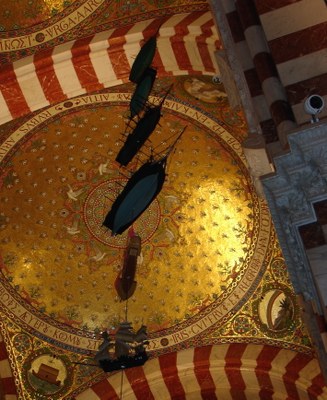 Marsiglia, modelli di velieri e vascelli appesi alla volta di Notre Dame de la Garde