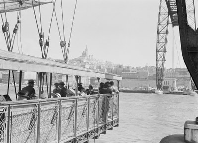 Marsiglia, passeggeri sulla navicella del ponte trasportatore
