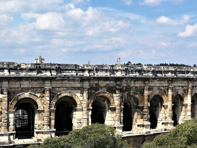 Nîmes, l'arena vista dal Musée de la Romanité