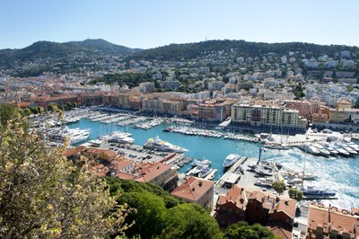 Nizza, il porto visto dalla collina - Foto: © A. Issock, OTC Nice