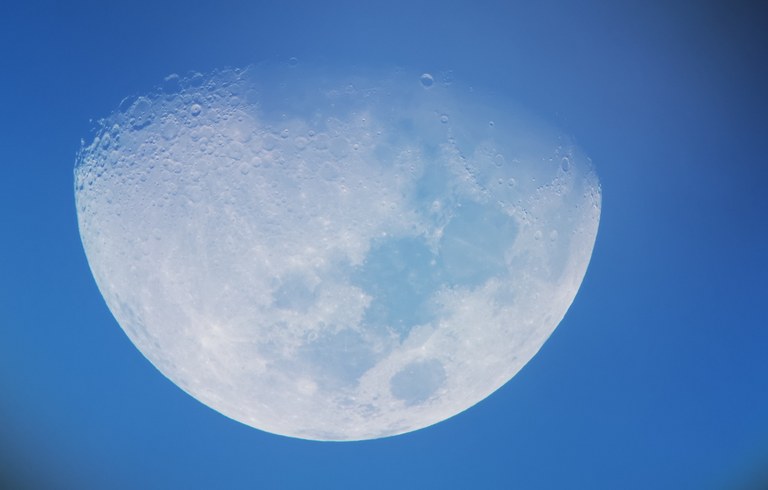 Observatoire Astronomique de Bauduen, la Luna attraverso il telescopio fotografata con lo smartphone
