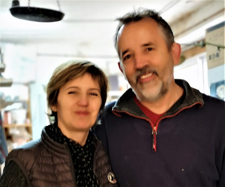 Olivia Trégaut e Denis Bouniard nel loro atelier di Oppède-le-Vieux