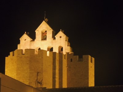 Saintes Maries de la Mer, la chiesa-fortezza di notte - Foto: redazione