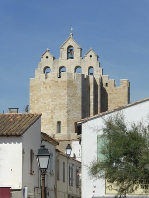 Saintes Maries de la Mer, la chiesa tra le case bianche - Foto: redazione