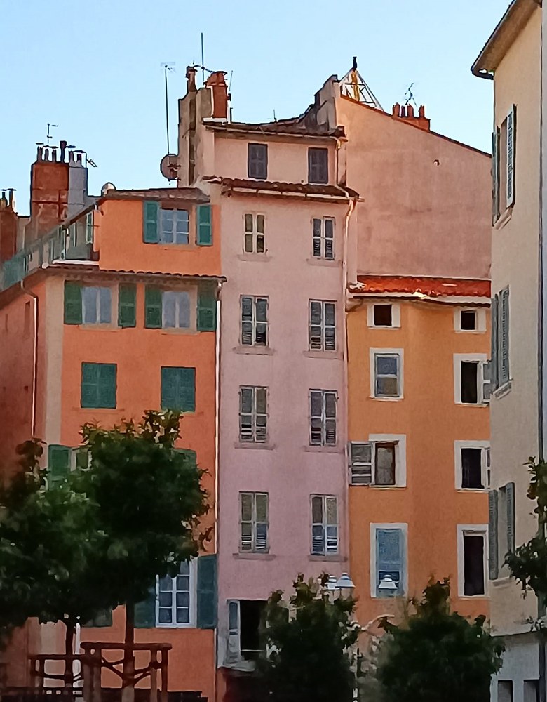 Tolone, le case colorate del centro