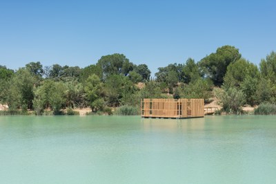 Una delle capanne galleggianti del Domaine des Grands Cépages © Cabanes Nature & SPA