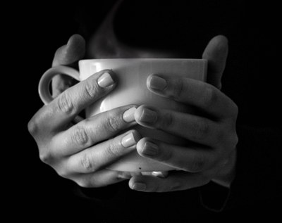 Una tazza di tè per scaldarsi le mani