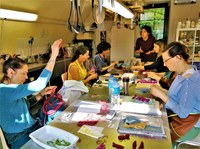 Lauris, Couleur Garance, laboratorio di tintura vegetale