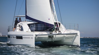 A bordo di un catamarano