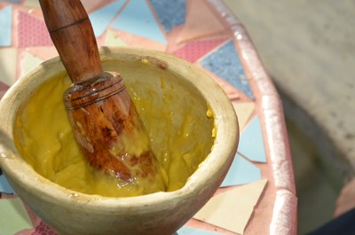 Aïoli preparato nel mortaio