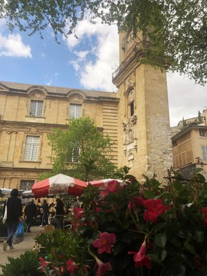 Aix-en-Provence, mercato dei fiori in piazza del Municipio © Sonia Gonzini