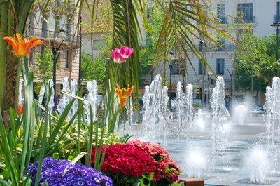 Antibes, place De Gaulle © D. Vincendeau