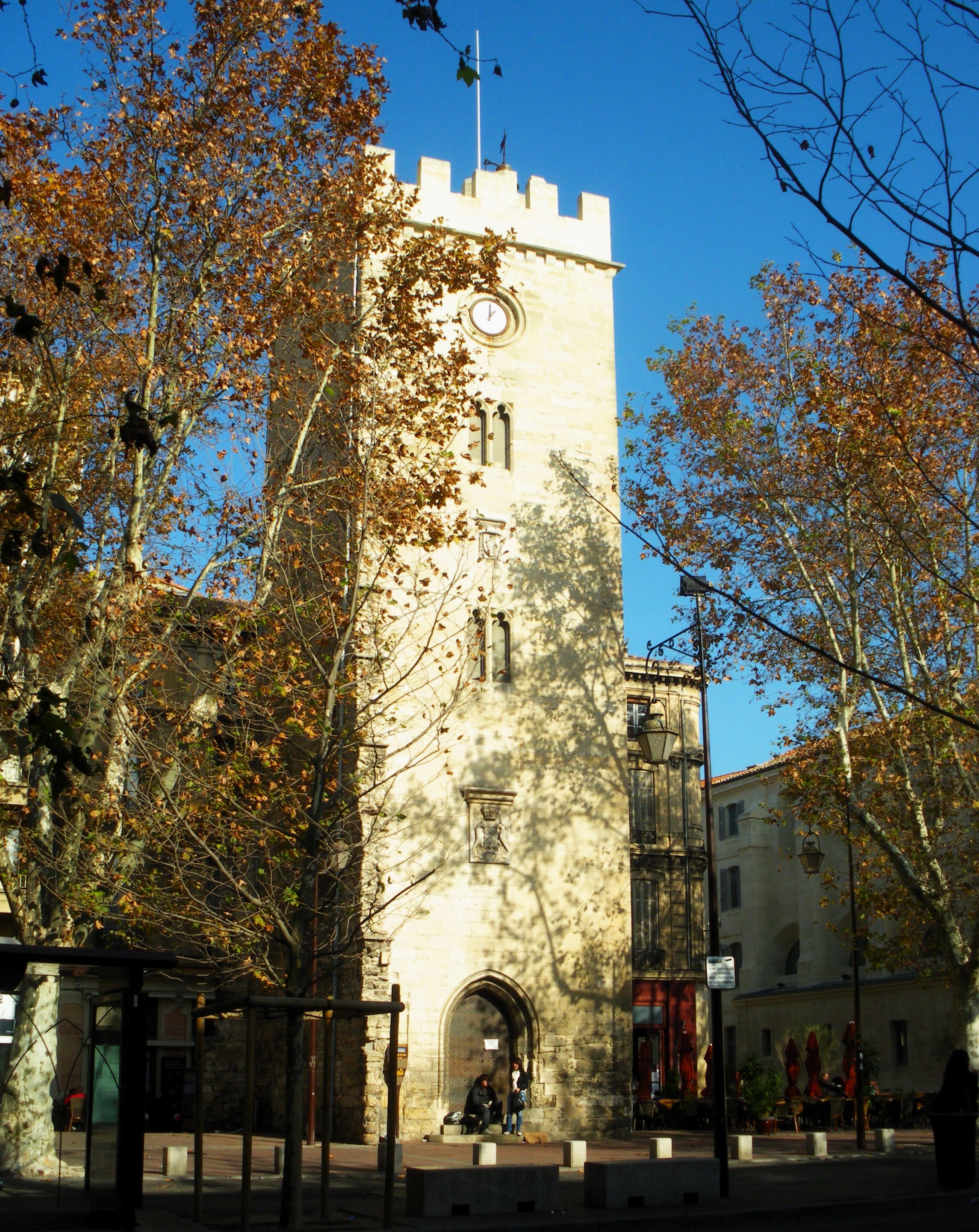 Avignone, la Tour Saint Jean in Place Pie