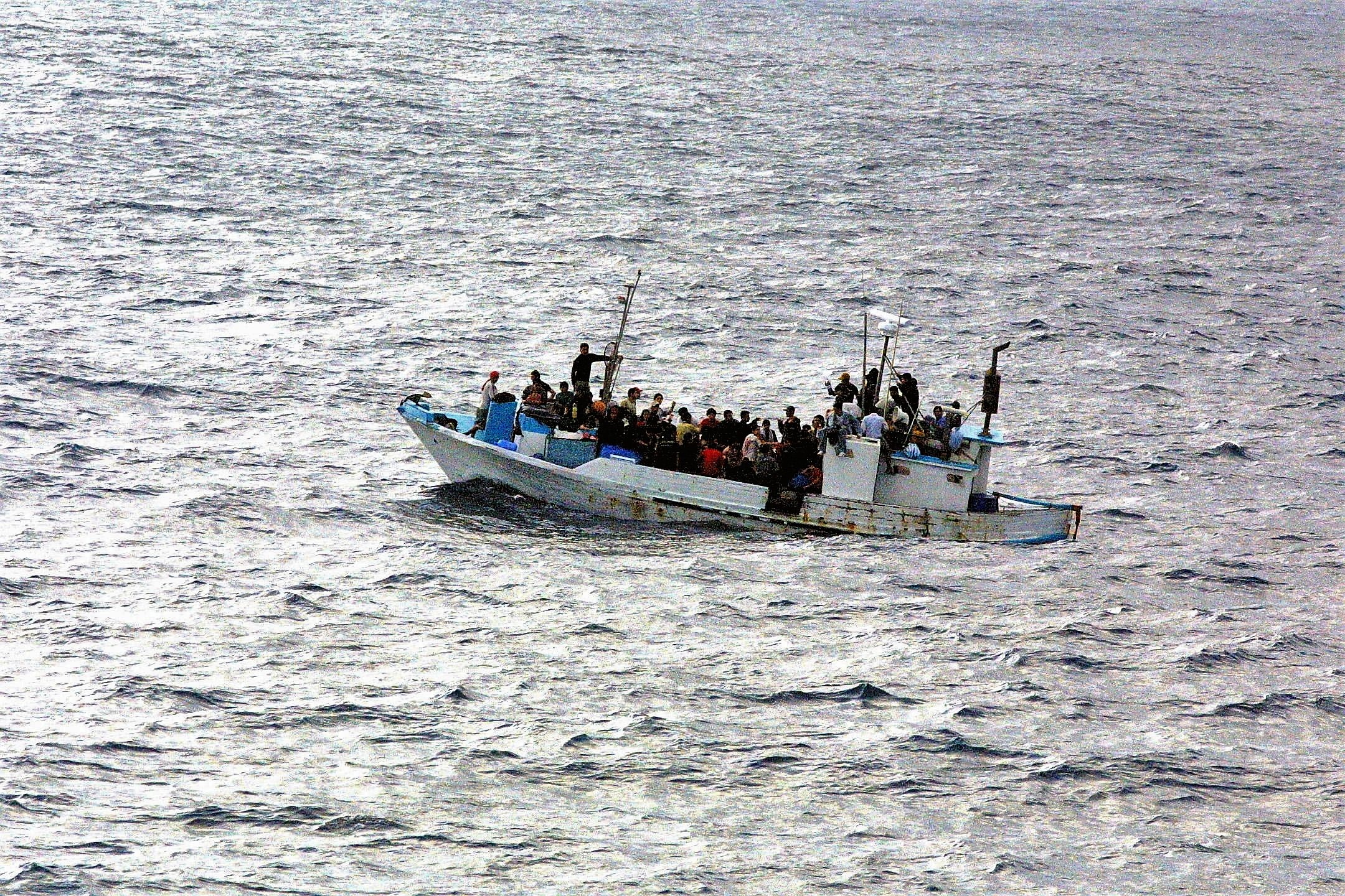 Barca carica di migranti