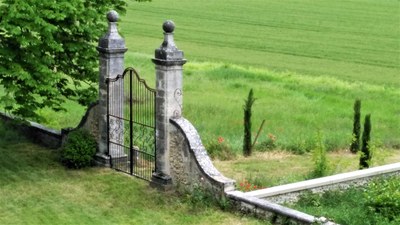 Bastide de l'Adrech, il cancello di ingresso