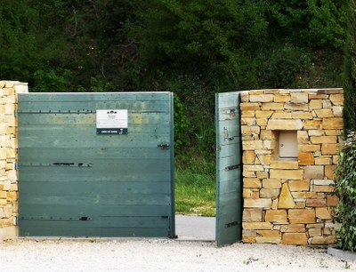Bastide du Laval, l'ingresso del sentiero degli ulivi