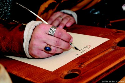 Biot, la nobile arte della calligrafia