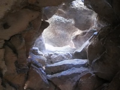 Bonnieux, Enclos des Bories,dentro le pietre