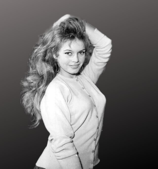 Brigitte Bardot, 1957.png