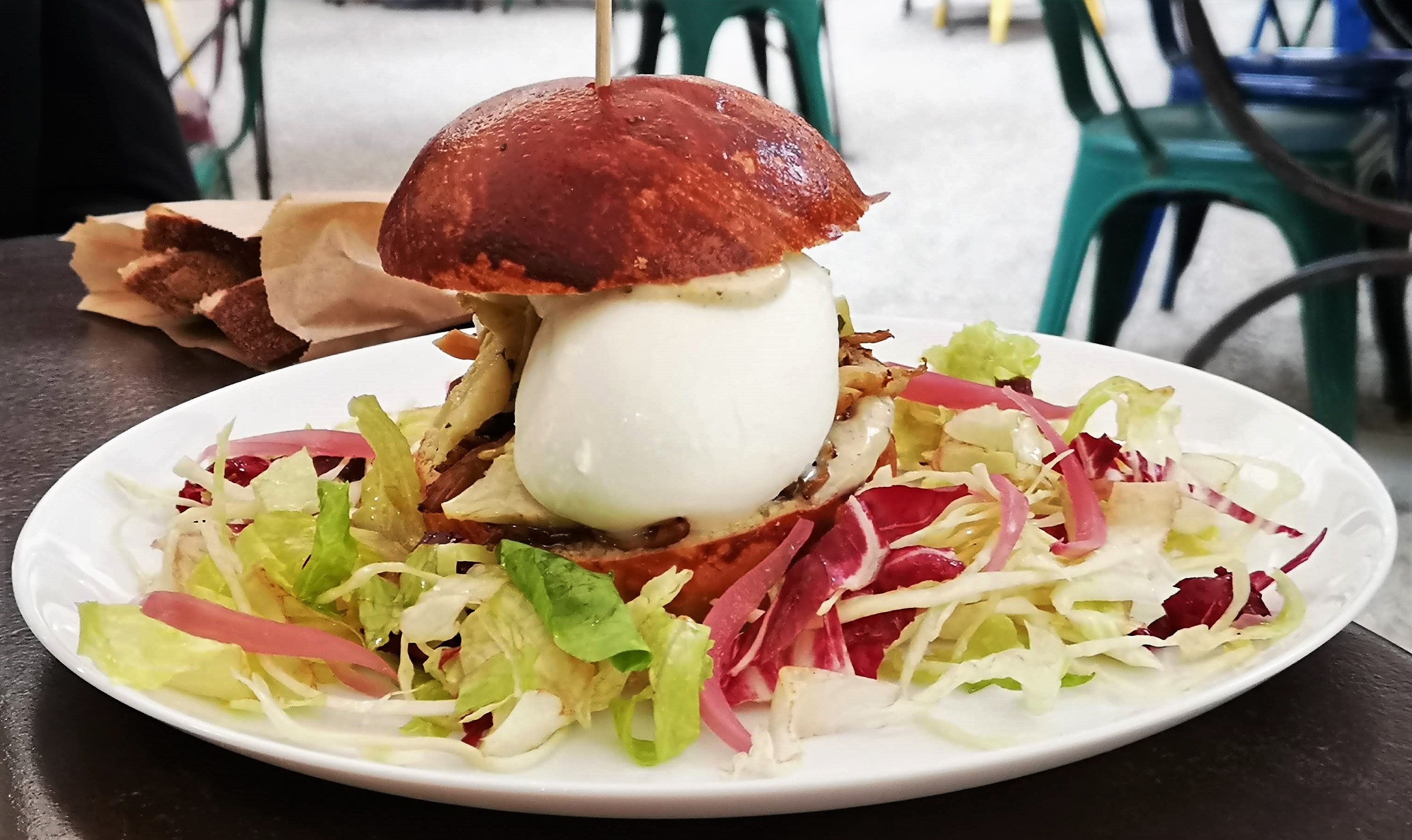 Café Roma, Avignone, bufala-burger