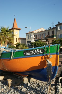 Cagnes-sur-Mer, chiesa di Saint-Pierre-du-Cros-vista dalla spiaggia