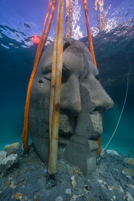 Cannes, ecomuseo sottomarino, la posa delle opere © J. deCaires Taylor