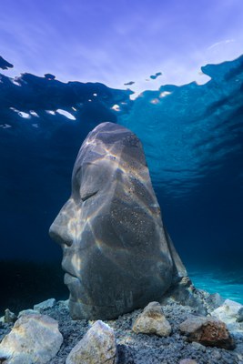 Cannes, i riflessi del sole sulle statue © J. deCaires Taylor