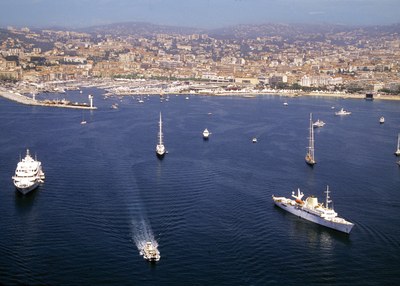 Cannes, veduta aerea © Kelagopian