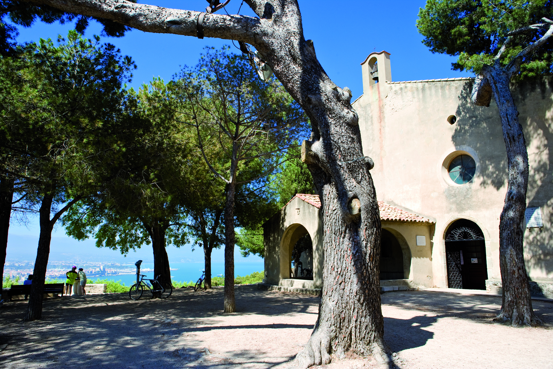 Cap d'Antibes,  chapelle de la Garoupe © F. Trotobas