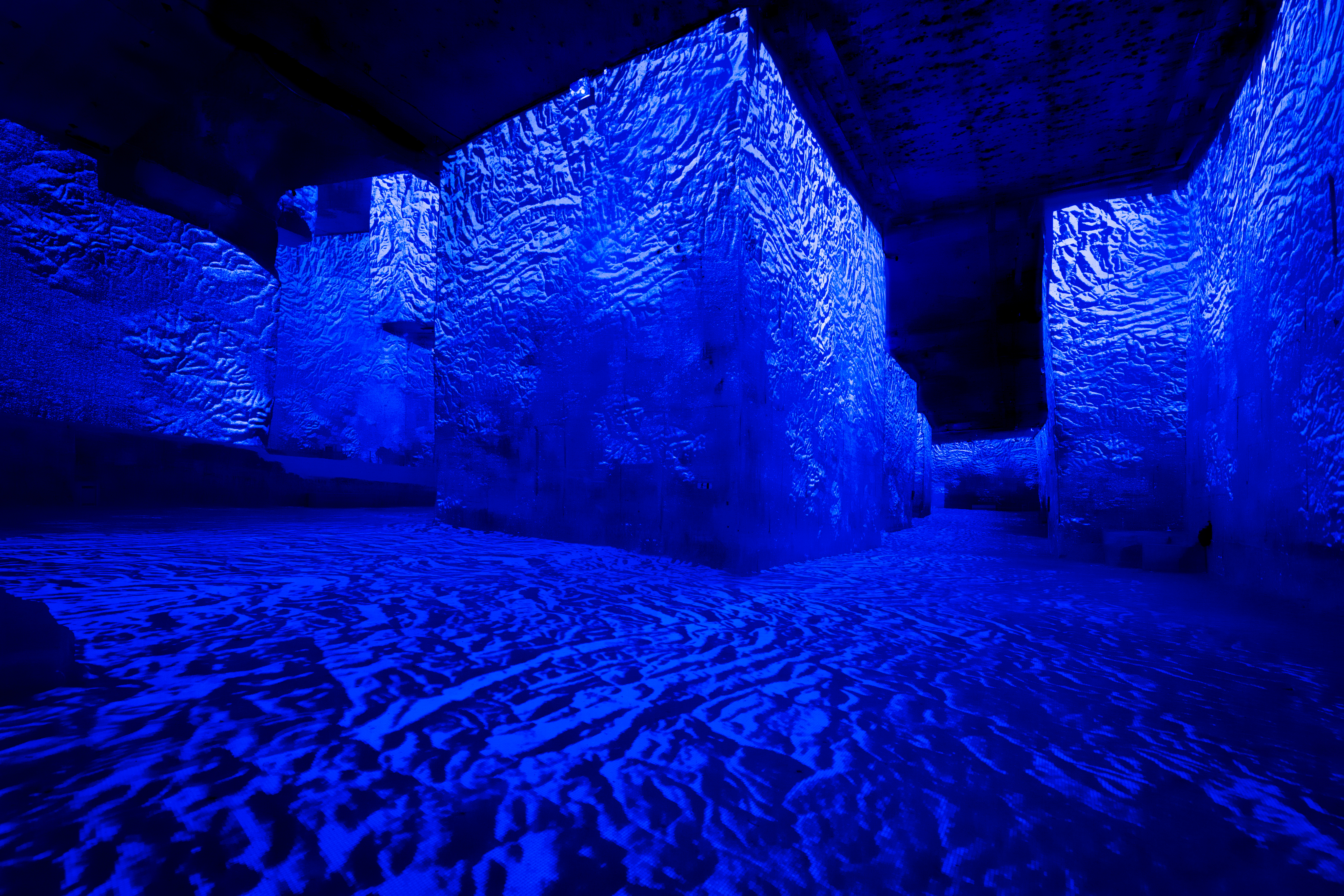 Carrières de Lumières, Yves Klein, IKB
