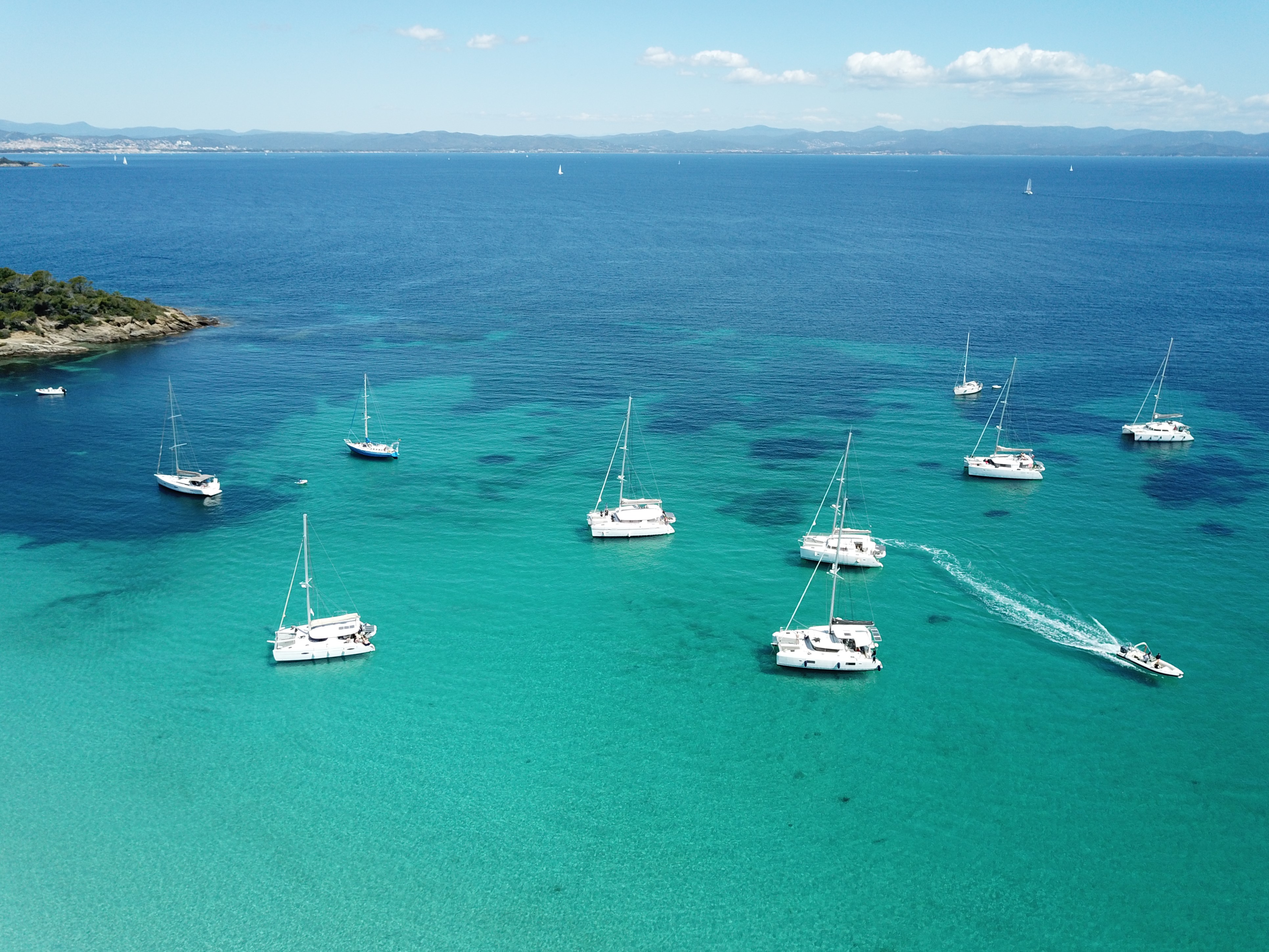 Catamarani all'ormeggio