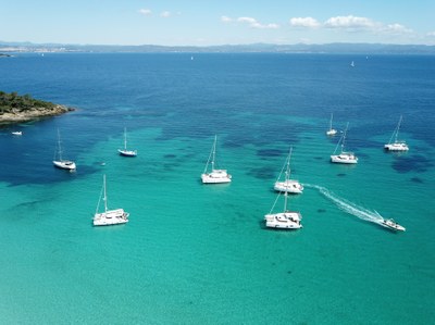 Catamarani all'ormeggio