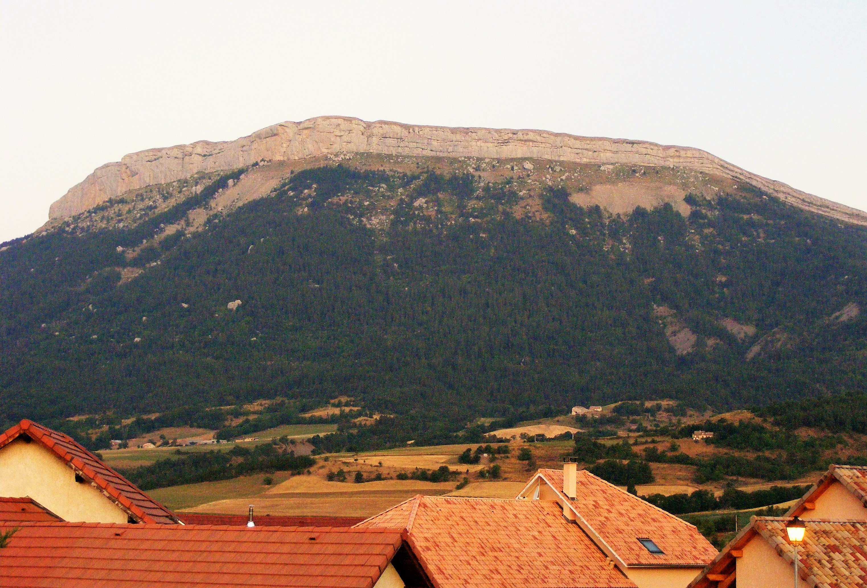 Céüse, dal villaggio alle pareti di roccia