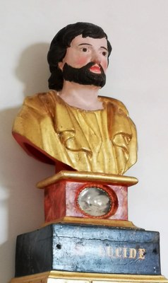 Château de Mille, statua e teca delle reliquie di Saint Lucide