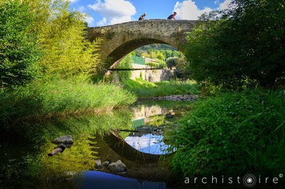 Collobrières, in bicicltta sul ponte © Archistoire